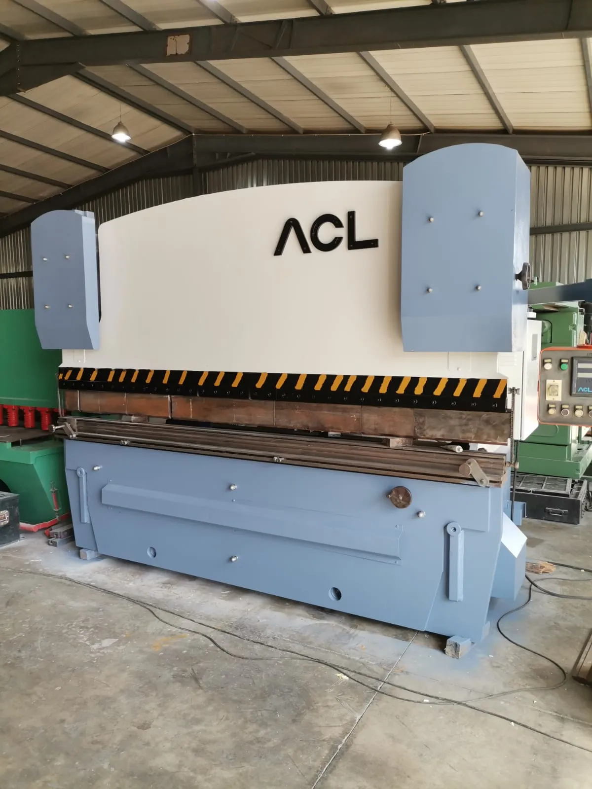 ACL 3200mm x 125 Ton press brake with new bottom tooling Price; R275,000 excl